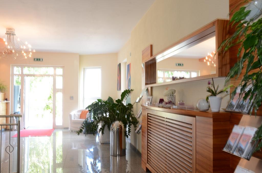Hotel Maria Gramatneusiedl Exterior photo