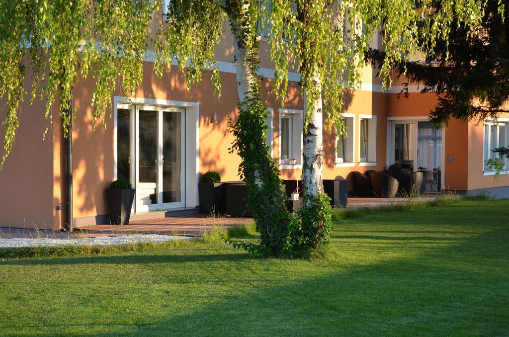 Hotel Maria Gramatneusiedl Exterior photo